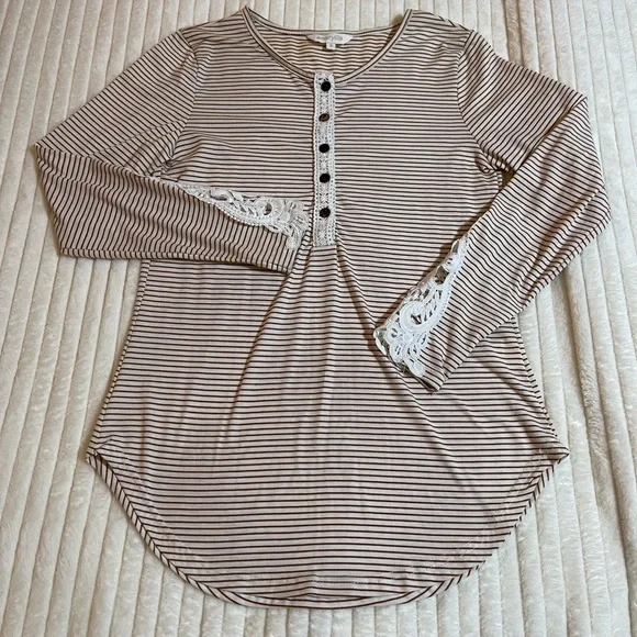 Boutique | Striped Women's Top | Lace Detail - Picture 2 of 13